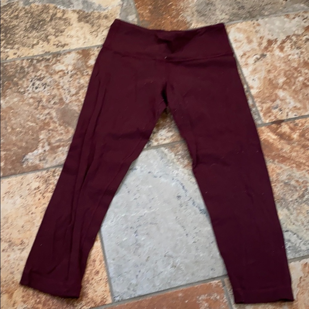 Lulu lemon maroon cropped leggings